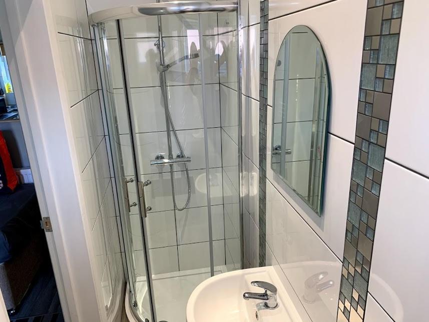 Limpenny Studio Apartment - Work Friendly And Outstanding Garden Studio Close To City Centre Νότιγχαμ Εξωτερικό φωτογραφία