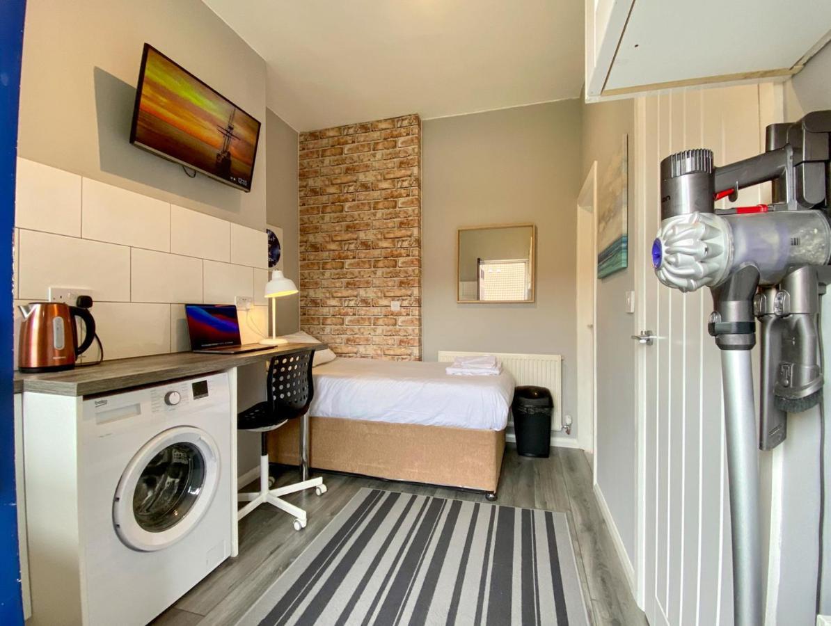 Limpenny Studio Apartment - Work Friendly And Outstanding Garden Studio Close To City Centre Νότιγχαμ Εξωτερικό φωτογραφία