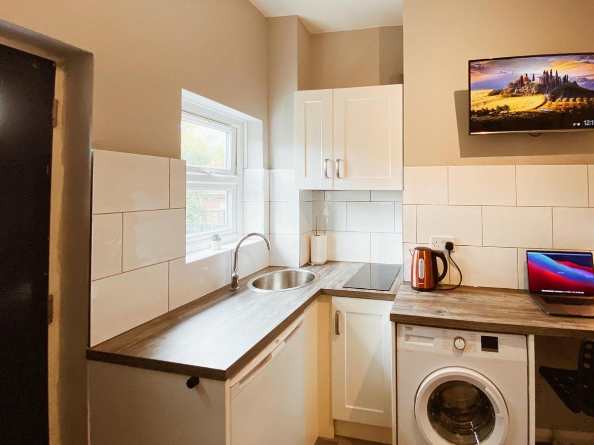 Limpenny Studio Apartment - Work Friendly And Outstanding Garden Studio Close To City Centre Νότιγχαμ Εξωτερικό φωτογραφία