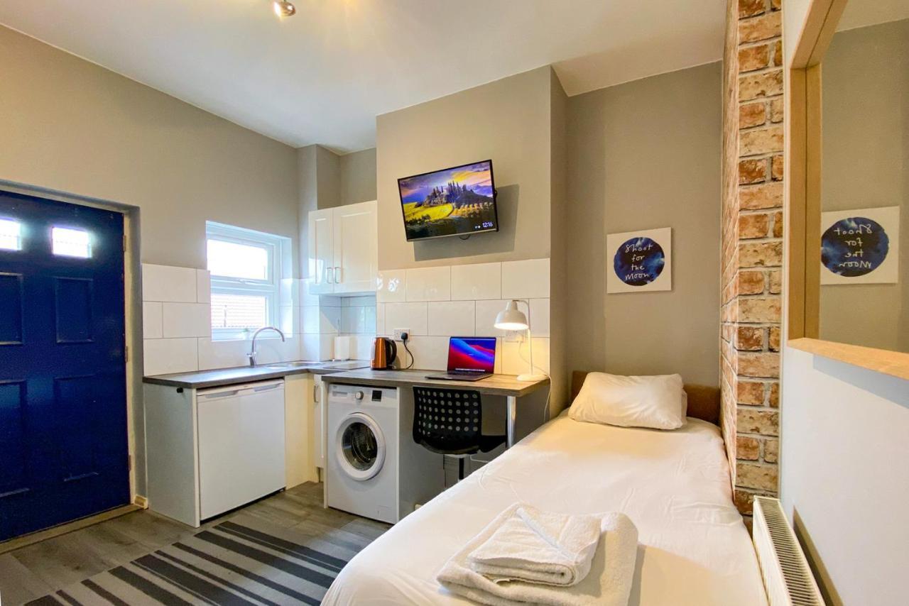 Limpenny Studio Apartment - Work Friendly And Outstanding Garden Studio Close To City Centre Νότιγχαμ Εξωτερικό φωτογραφία